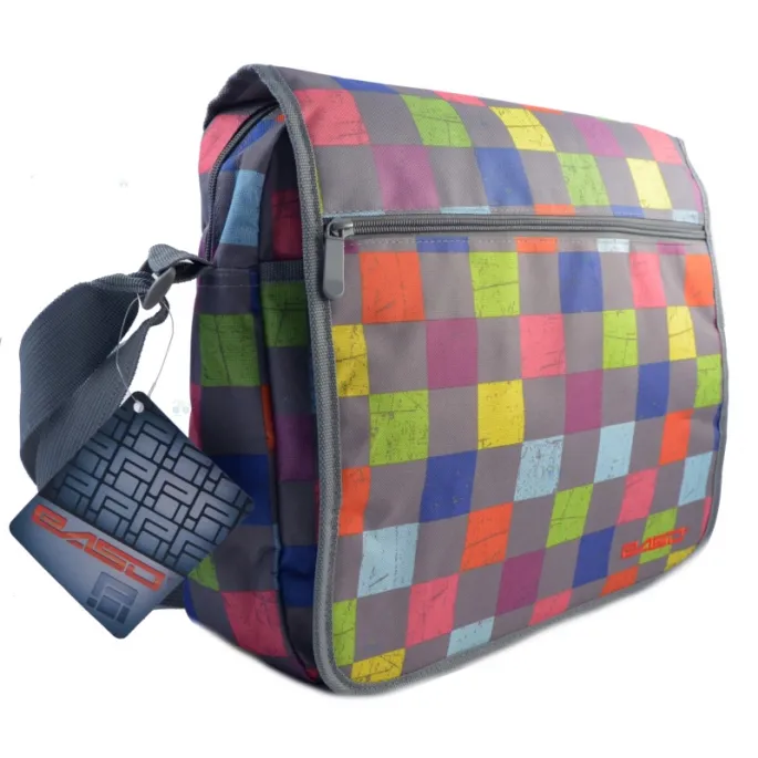 Modny dodatek dla młodzieży, doskonały na codzienne wyjścia.