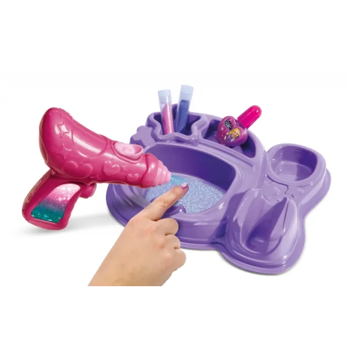 Kreatywne studio paznokci z brokatem