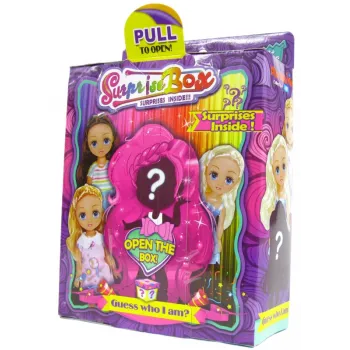 Zestaw niespodzianka z laleczką i akcesoriami w kolorowym opakowaniu.