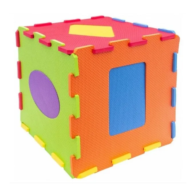 Gruba mata piankowa amortyzująca upadki podczas zabawy.