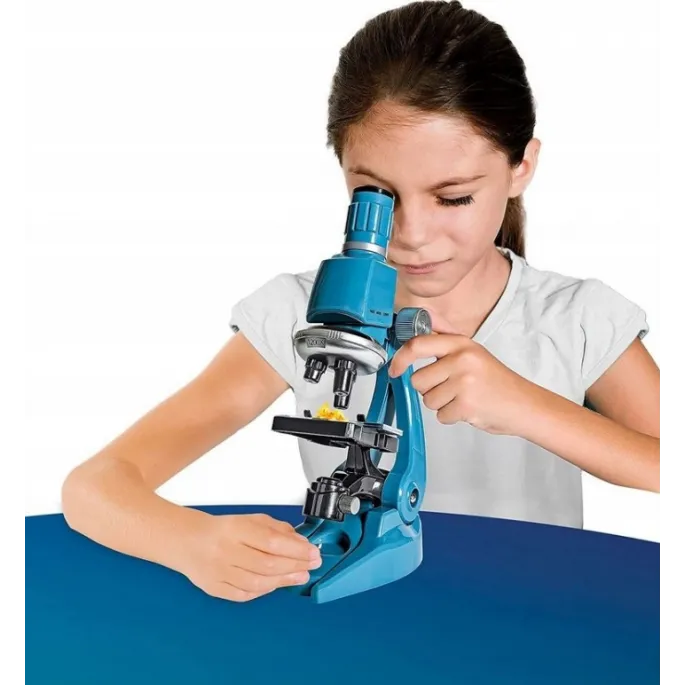 Zawartość zestawu naukowego z mikroskopem