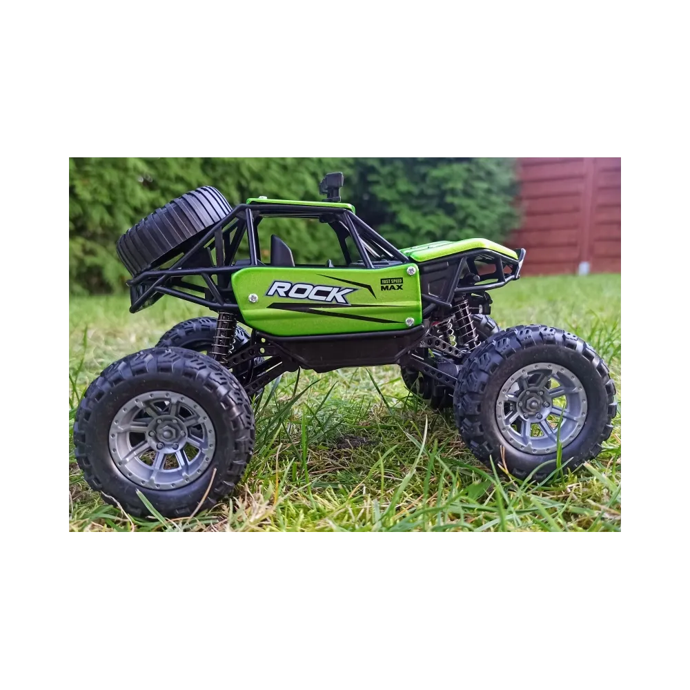 Ujęcie z bliska na Monster Trucka z białą diodą LED