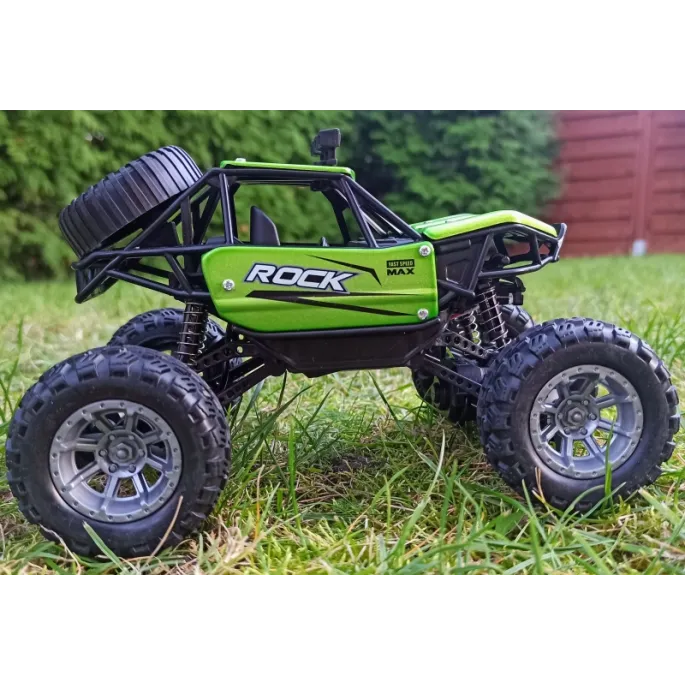 Ujęcie z bliska na Monster Trucka z białą diodą LED