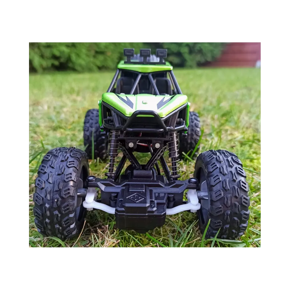 Zdalnie sterowany Monster Truck 1:18 w dynamicznym ujęciu