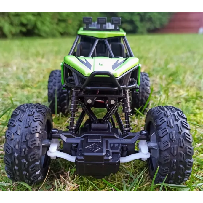 Zdalnie sterowany Monster Truck 1:18 w dynamicznym ujęciu