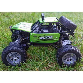 Pojazd terenowy RC z amortyzatorami i wytrzymałą obudową