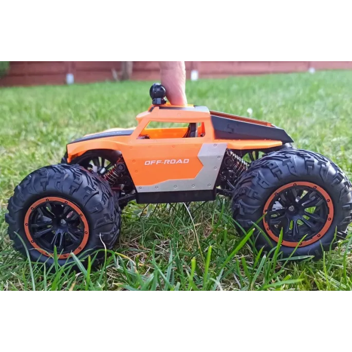 Pomarańczowe autko na pilot doskonałym pomysłem na prezent.