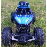 Estetycznie zapakowany Monster Truck RC w kolorze niebieskim