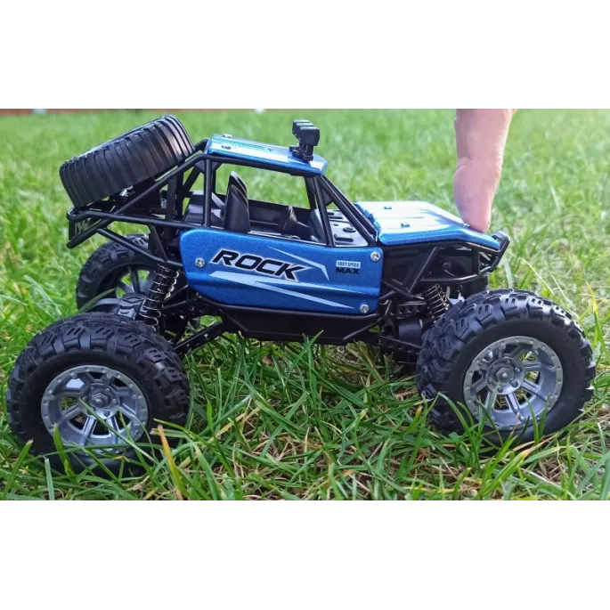Widok pojazdu RC Monster Truck z diodami LED podczas jazdy