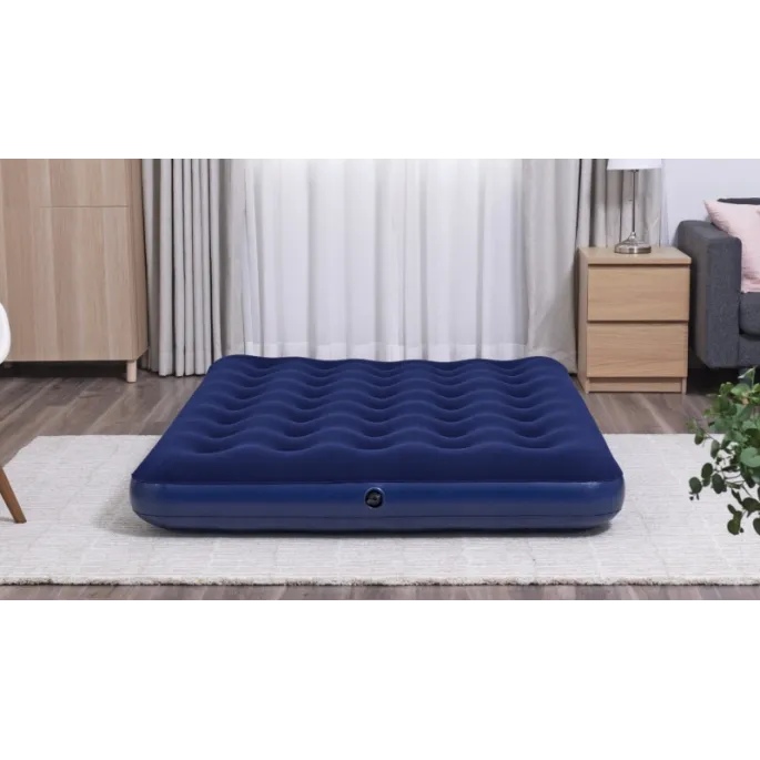 Lekki i trwały materac dmuchany o wadze 3,5 kg.