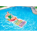 Idealny materac na wakacje nad wodą