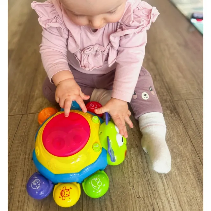 Zabawka dla niemowląt z dźwiękami i efektami świetlnymi.