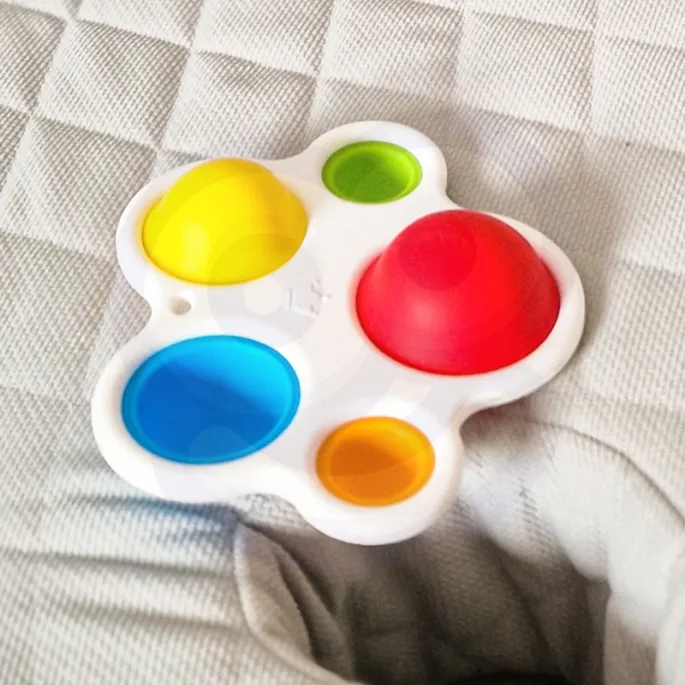 Kolorowa zabawka dla małych rączek