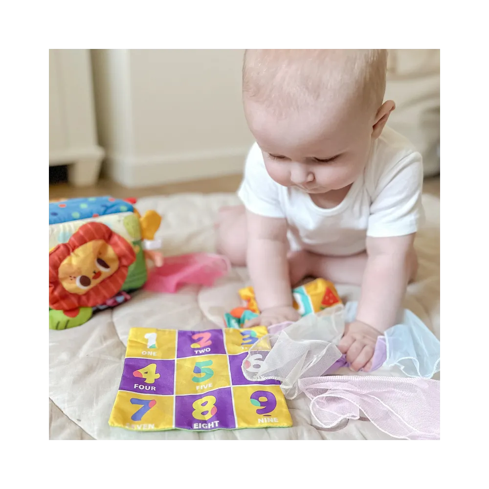 WOOPIE BABY Zabawka Edukacyjna Sensoryczna Pudełeczko Chusteczek