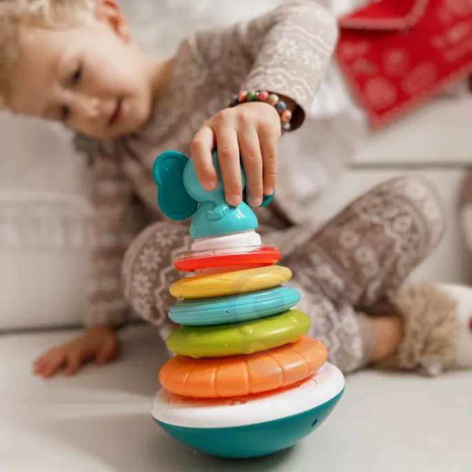 Bezpieczna piramida do kołysania dla najmłodszych