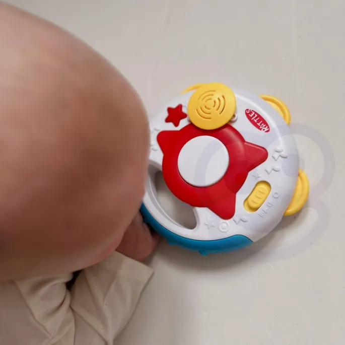 Kolorowy tamburyn rozwijający zdolności motoryczne dziecka