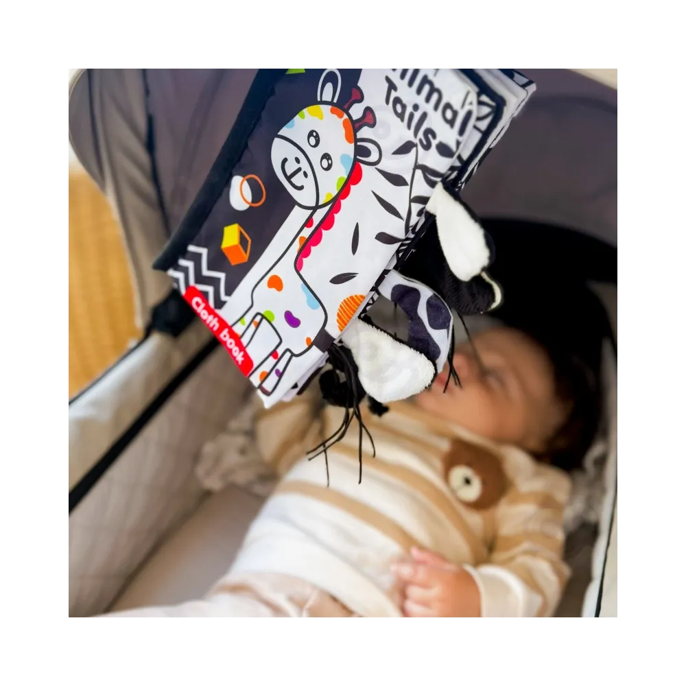 Książeczka dla małych odkrywców z elementami do chwytania