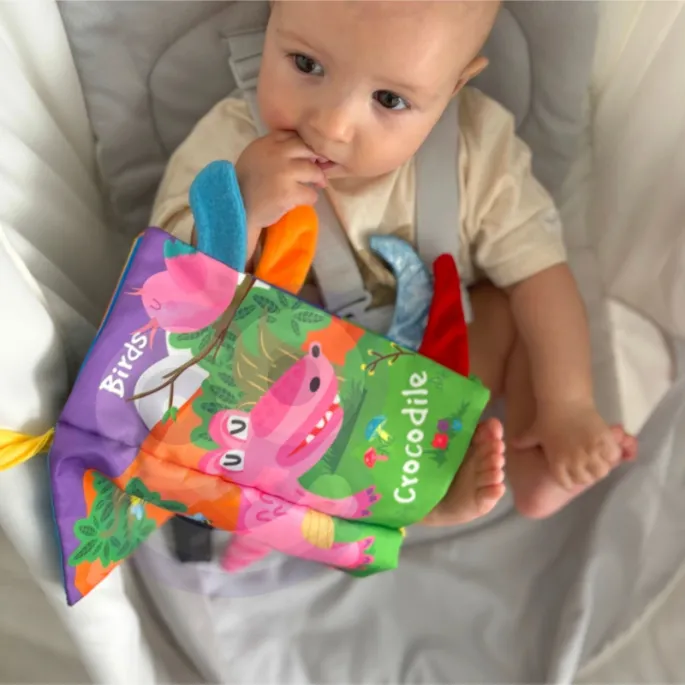 Zwierzęta leśne w kolorowej książeczce.