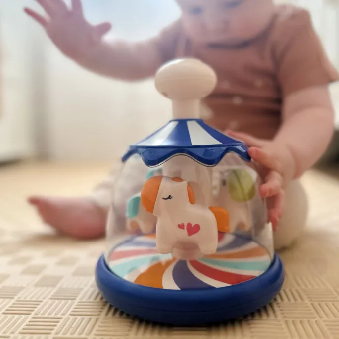 Kolorowy Bączek dla maluchów o przyjaznej estetyce