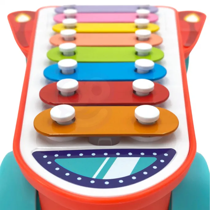 Czerwona rakieta cymbałki z kółkami do ciągania po podłodze