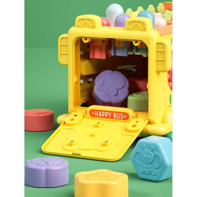 Edukacyjny autobus z młoteczkiem