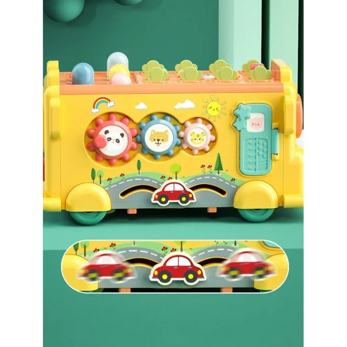 Autobus z ruchomymi elementami dla maluchów