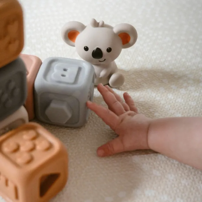 Piramidka edukacyjna z dźwiękiem - zabawa w wodzie