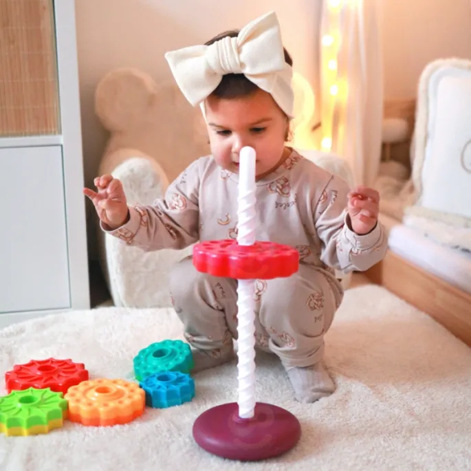 Zakręcona wieża rozwijająca logiczne myślenie