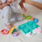 Zróżnicowane kształty w interaktywnej układance WOOPIE