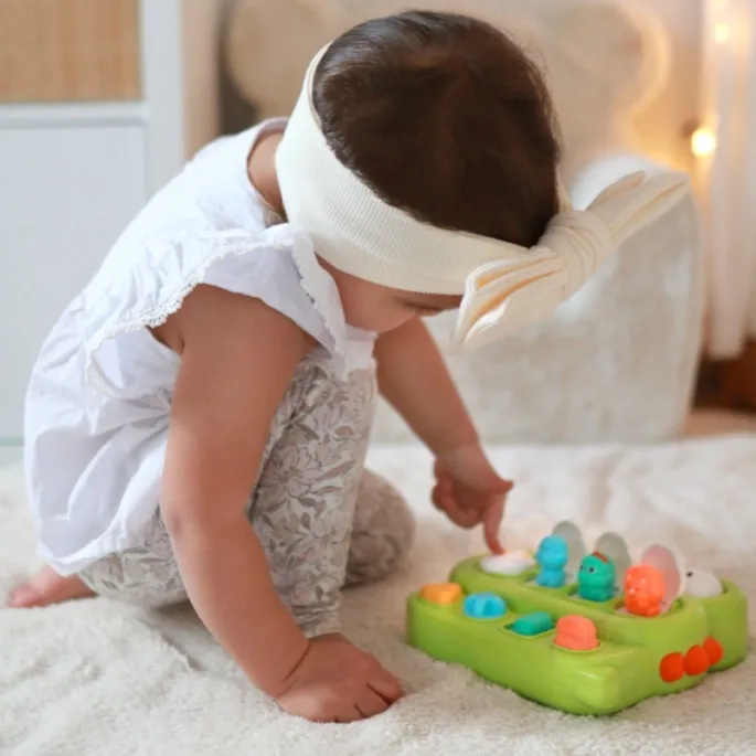 Solidna zabawka wspierająca rozwój motoryczny.