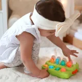 Edukacyjna zabawka dla maluchów od 18 miesięcy.