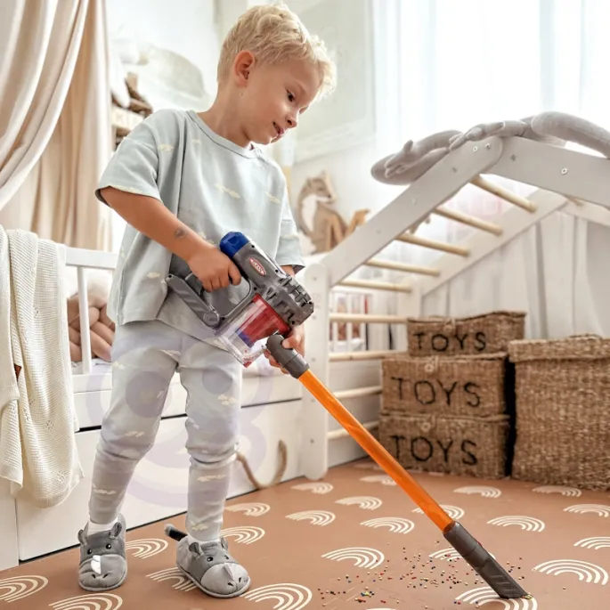 Bezpieczny odkurzacz pionowy dla małych pomocników
