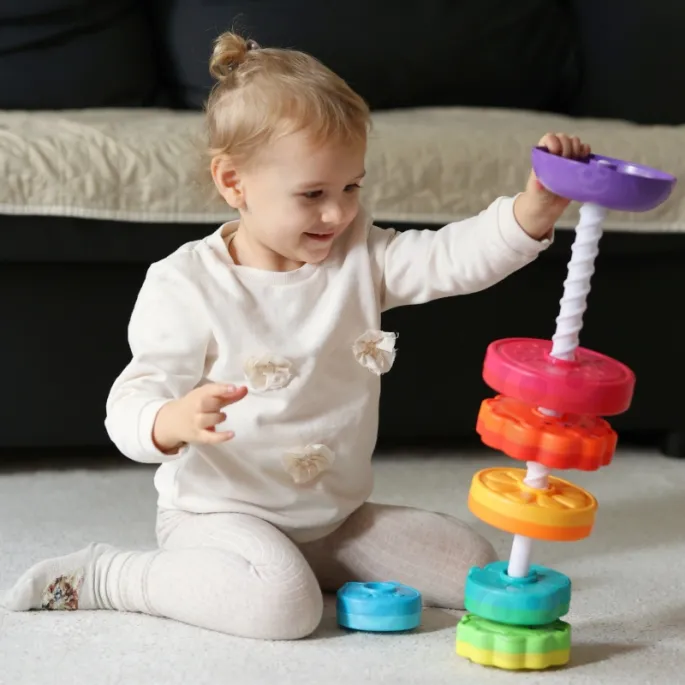 Edukacyjna piramidka rozwijająca zdolności manualne malucha