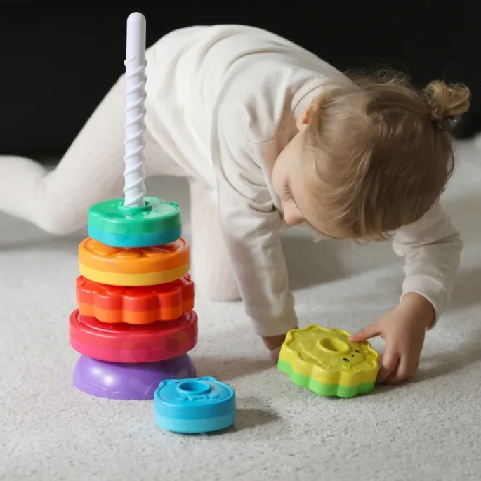 Interaktywna piramidka dla dzieci, rozwijająca ich kreatywność