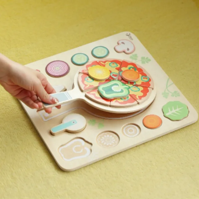 Bezpieczne drewno i kolorowe składniki pizzy