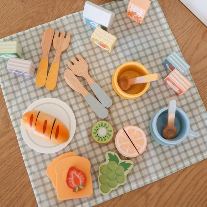 Zabawa w serwowanie posiłków dla dzieci