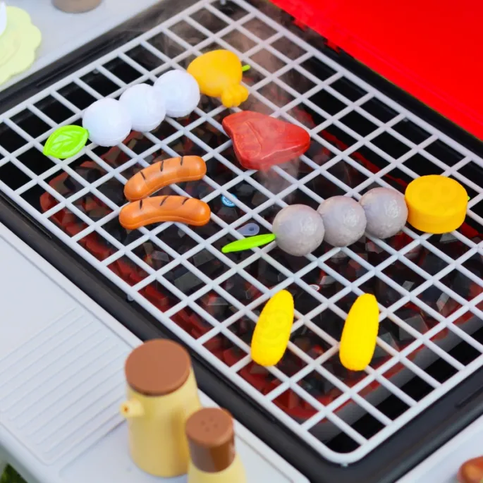 Dziecięcy grill z akcesoriami do grillowania