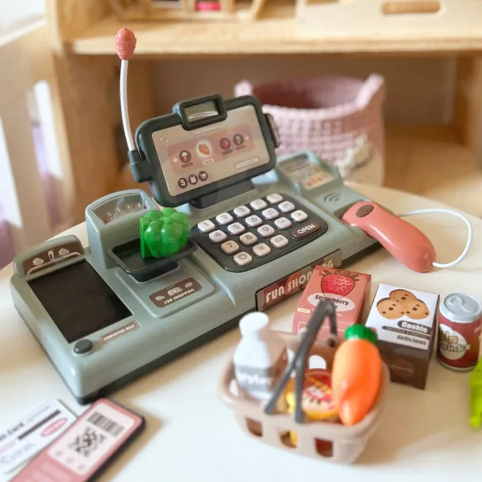 Bezpieczna kasa dla maluchów z akcesoriami