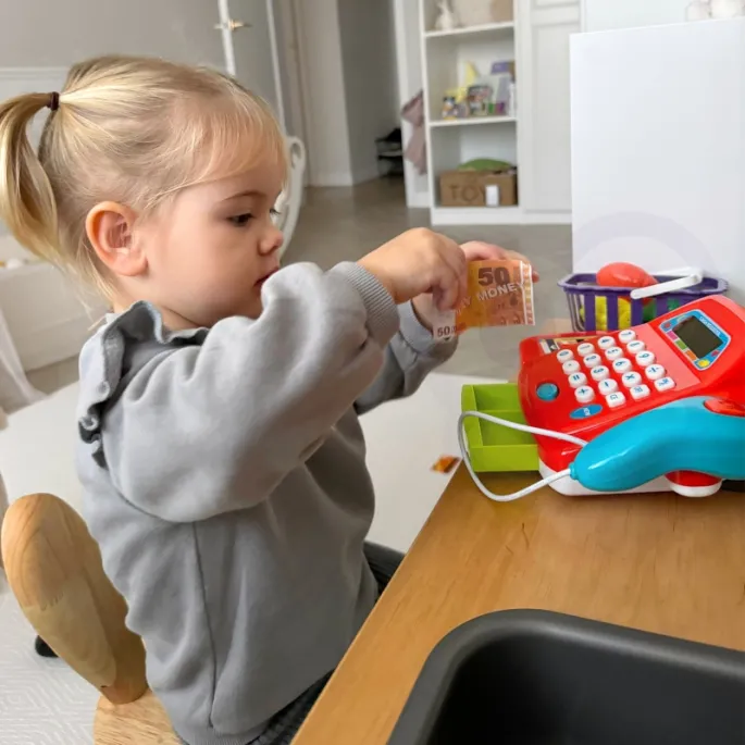 Realistyczne dźwięki kasy i skanera w zestawie