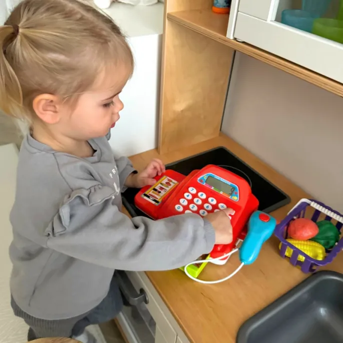 Kasa sklepowa z otwieraną kasetką na pieniądze