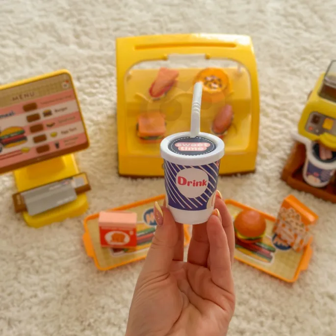 Ekran z efektami dźwiękowymi w Mini Burger Shop.