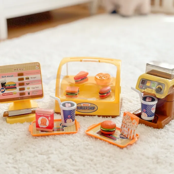 Zestaw do zabawy z akcesoriami kulinarnymi dla maluchów.