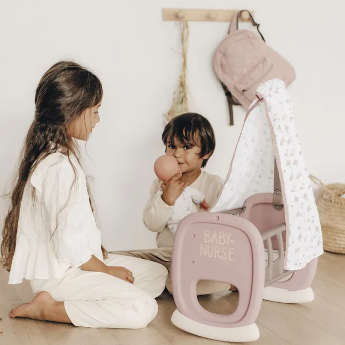 Kołyska SMOBY idealna dla małych opiekunów lalek do 42 cm.