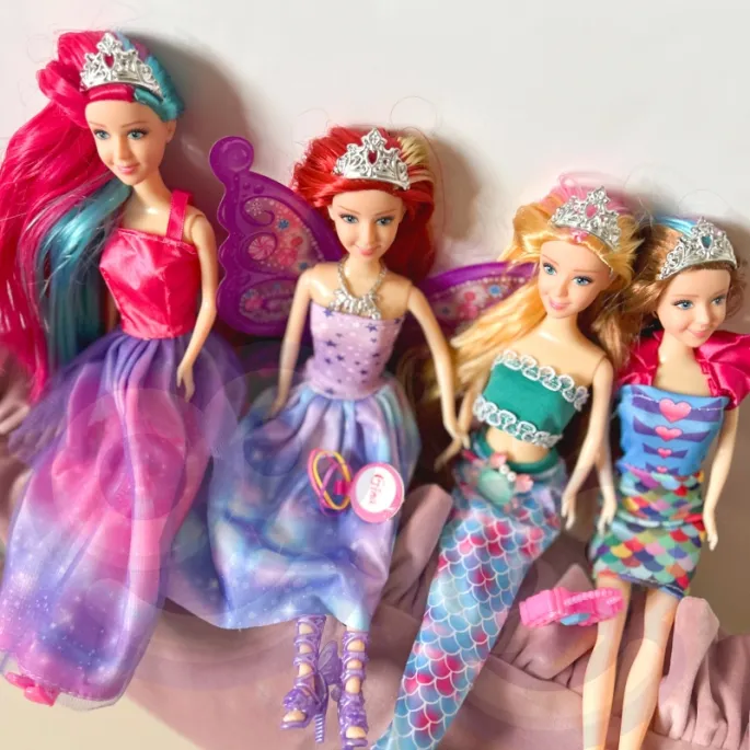 Czarujące lalki idealne do zabawy i nauki.