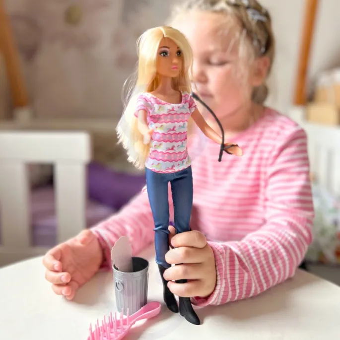 Urocza lalka z konikiem Woopie Royal