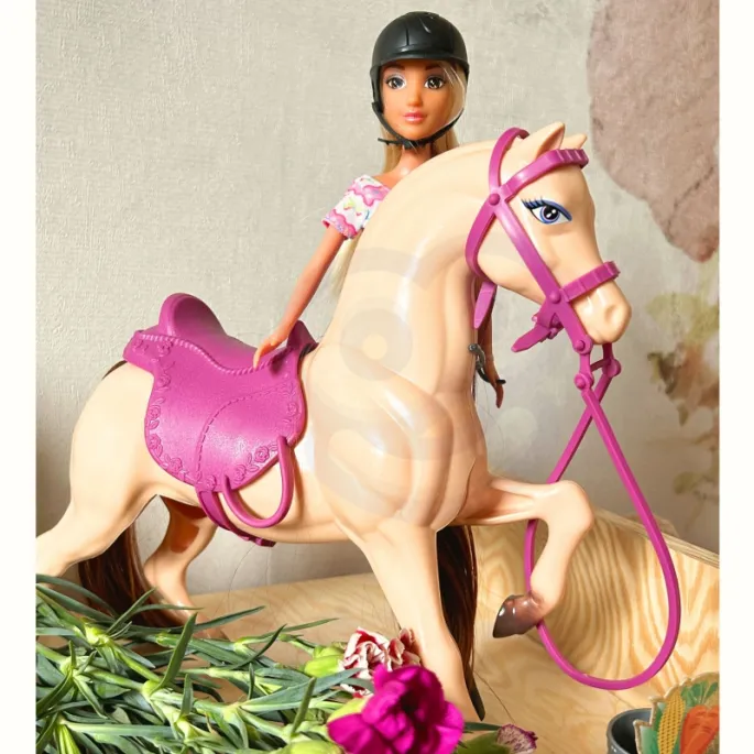 Dziecięca zabawka - lalka z koniem