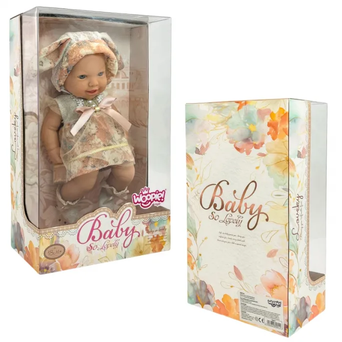 Miękka lalka z króliczymi uszkami na czapeczce.