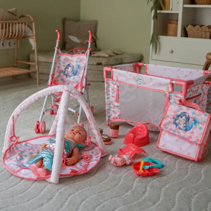 Wózek-parasolka w różowej kolorystyce