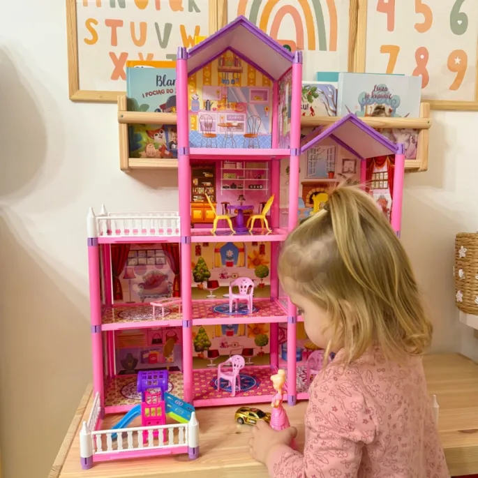Trzypiętrowy domek z meblami i figurkami dla małych dziewczynek