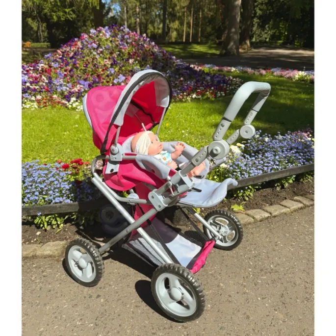 Składany daszek w wózku dla lalek.